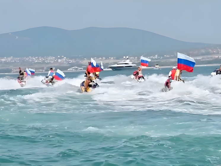 В Геленджике прошли праздничные мероприятия в День флага России