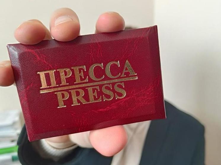 «Начал тыкать какой-то корочкой»: в Краснодаре взяли интервью у женщины, подозреваемой в нападении на полицейского