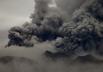 Вблизи города Гриндавик в Исландии началось извержение вулкана, сообщает ТАСС со ссылкой на телерадиокомпанию RUV