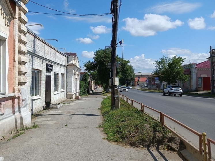 Человек пострадал при столкновении Mercedes и Lada Granta в Каменске-Уральском