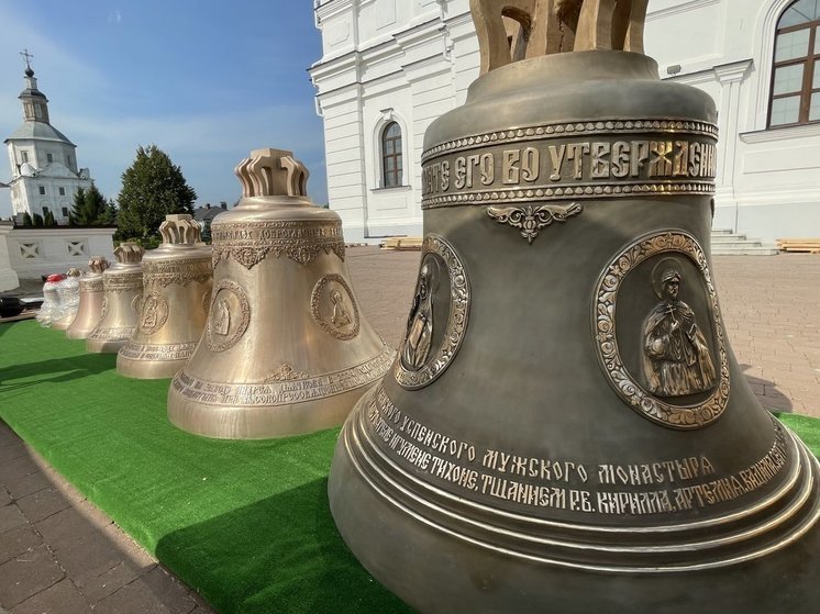 В Свенском монастыре в селе Супонево устанавливают новые колокола