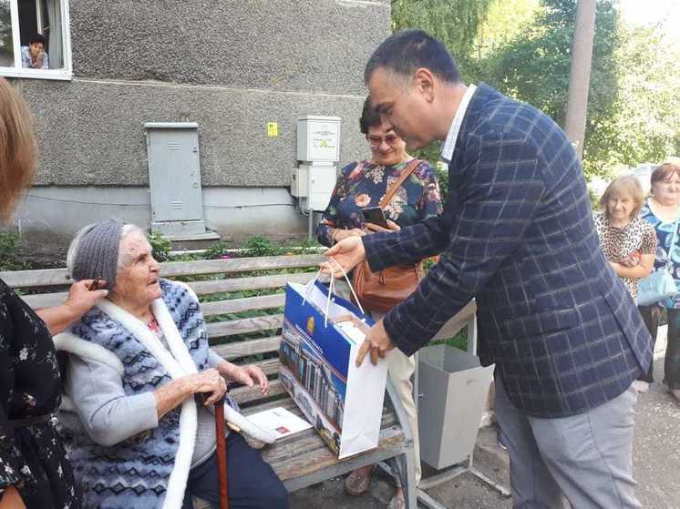 В Пензе со 100-летним юбилеем поздравили участницу трудового фронта