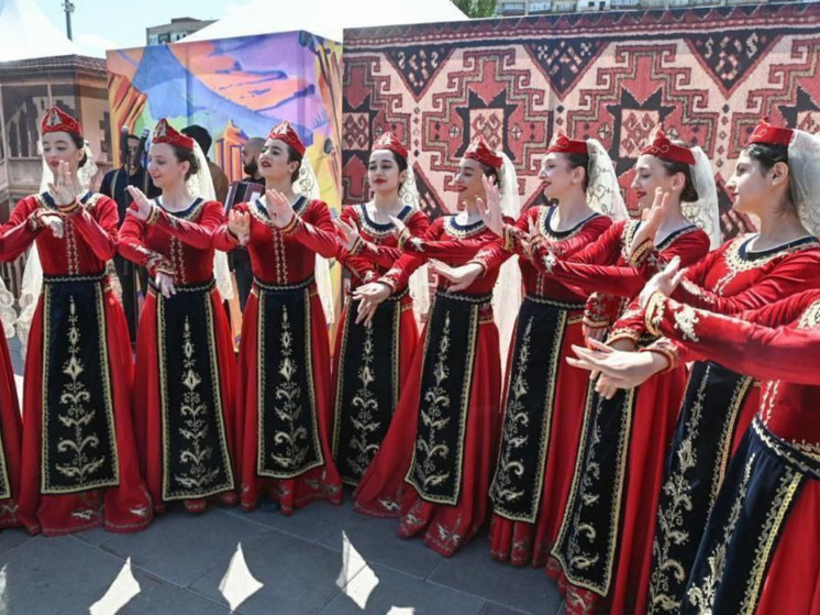 Народная песня звучала в центре Тюмени