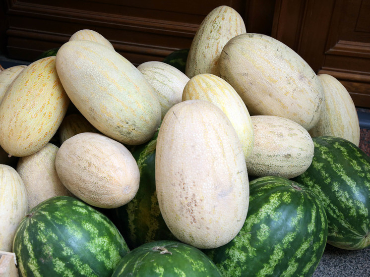 Врач рекомендовала пить больше воды при отравлении арбузом или дыней