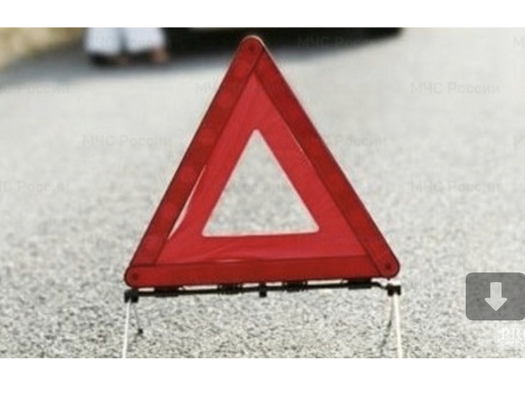 В Сафоновском районе произошло опрокидывание грузового автомобиля "ГАЗ