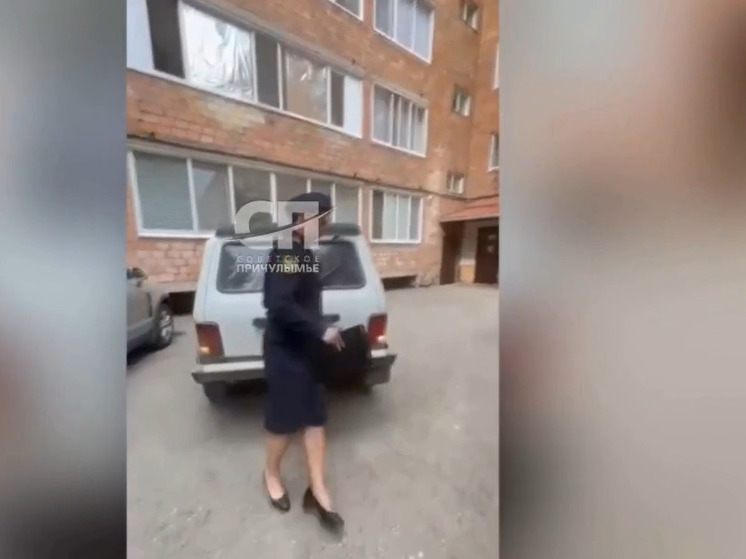 В Назарово мужчина попытался переехать судебного пристава из-за долгов
