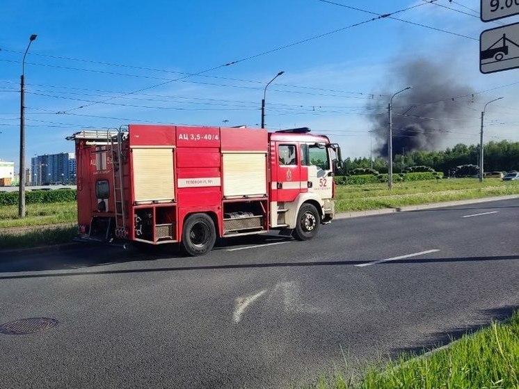 В Сланцах при пожаре сгорел редкий ретро-автомобиль