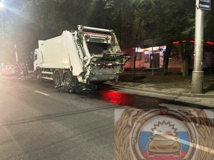Молодой байкер погиб после аварии с мусоровозом