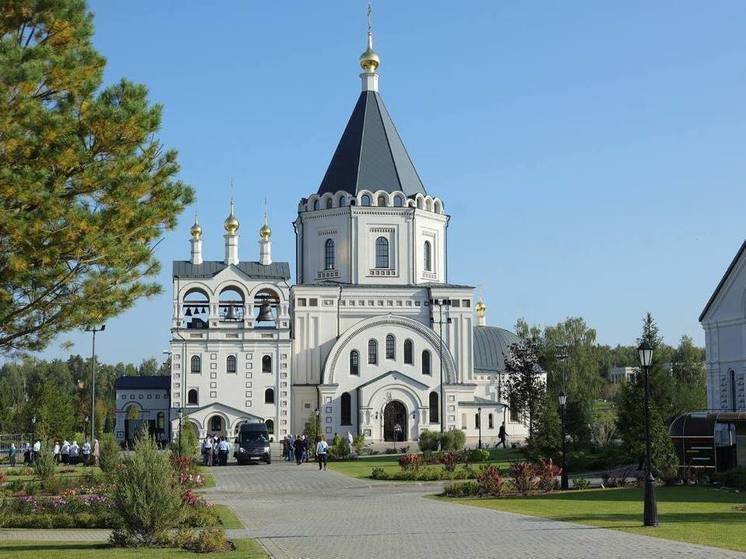 Патриарх Кирилл в Подмосковье освятил восстановленный храм