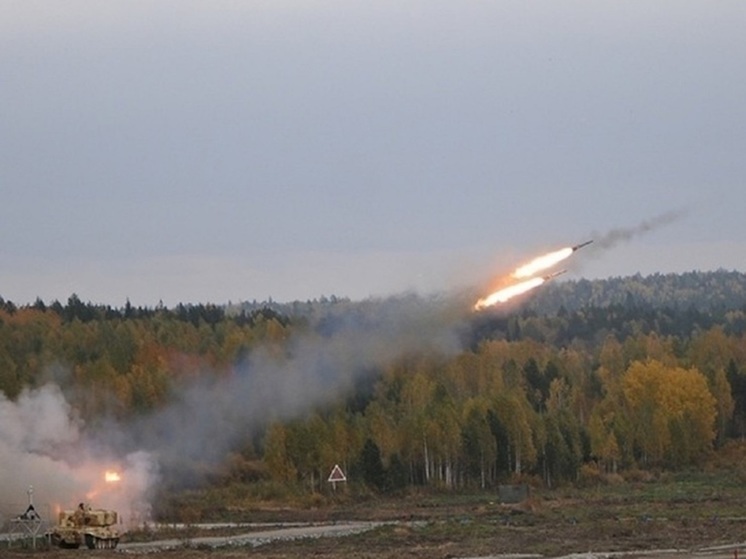 Тысячи человек собрались на военном полигоне «Свердловский»
