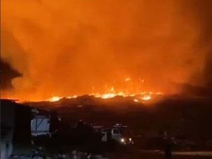 Под Шахтами на огромной площади горит мусорный полигон