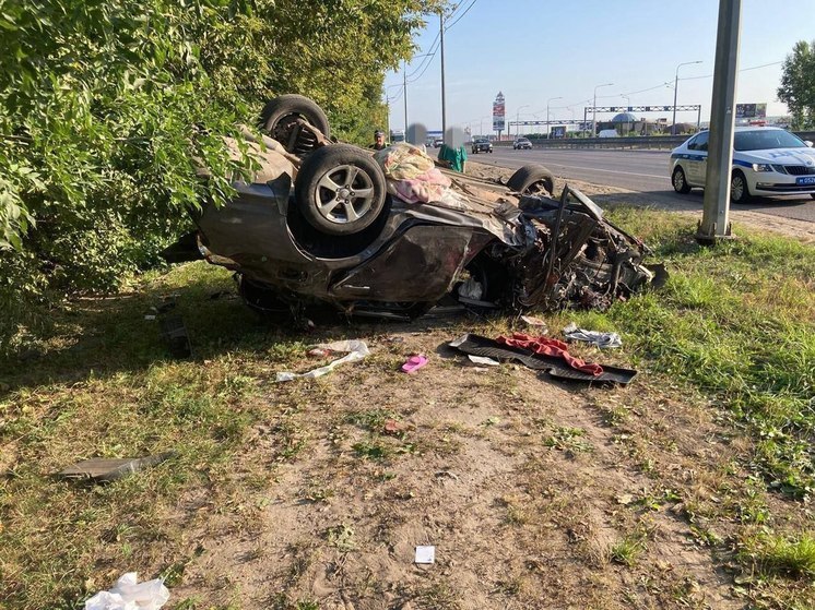 В Воронеже 5 человек попали в больницу после въезда «Тойоты» в столб у «Града»