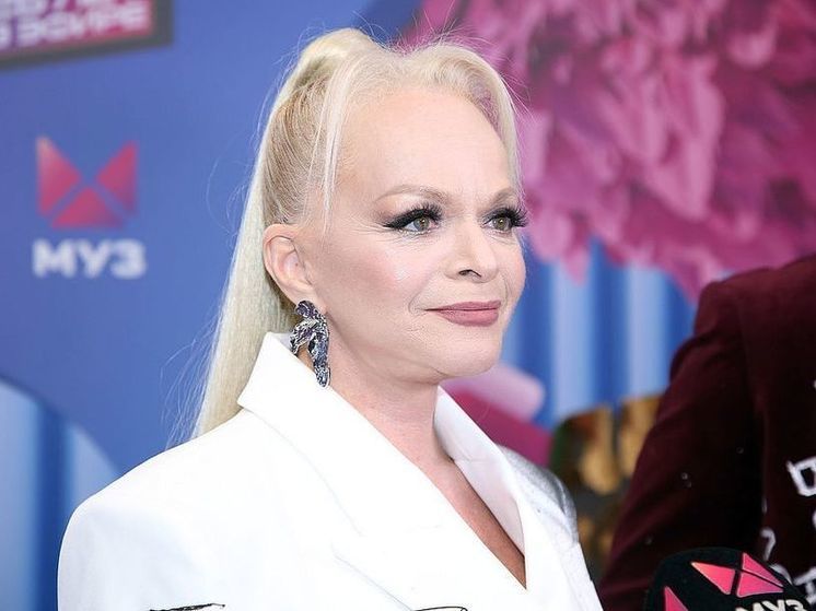 Анна Asti поддержала обманутую мошенниками Ларису Долину