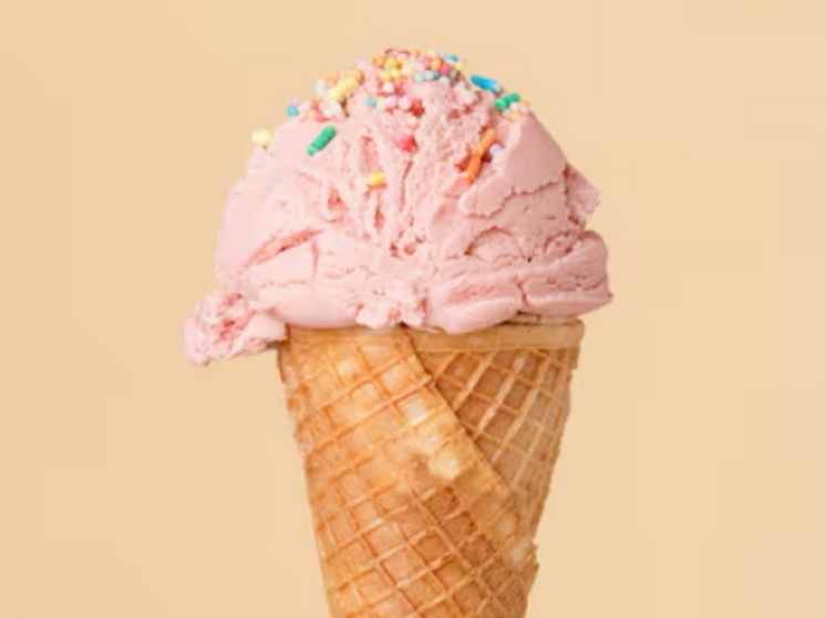 В Петербурге туристка проглотила стекло, когда ела мороженое на теплоходе