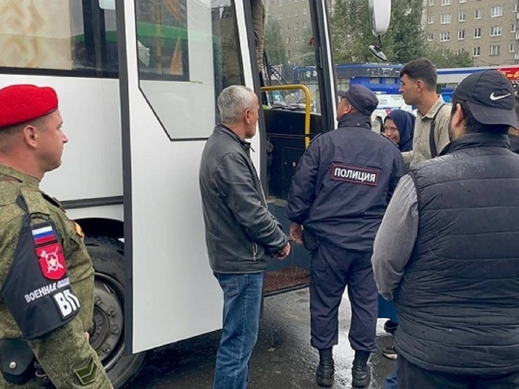 В Екатеринбурге проверяли мигрантов и выдавали повестки в военкомат