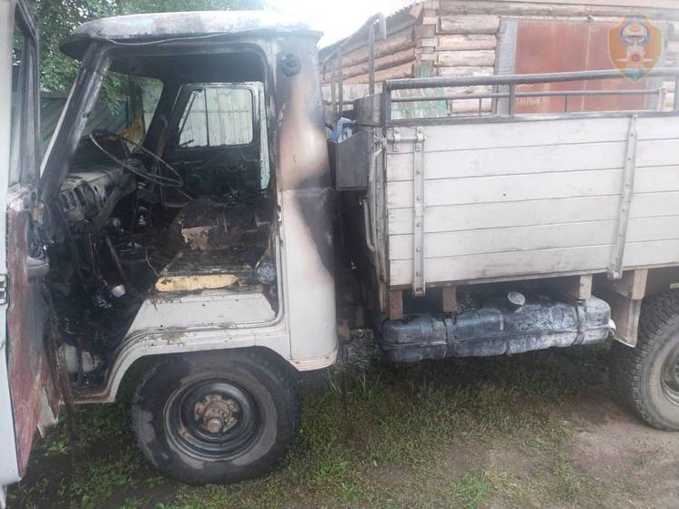 В Бурятии на ходу загорелся грузовой автомобиль