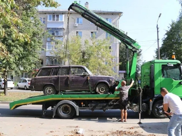 Бесхозные автомобили стали эвакуировать в Туле