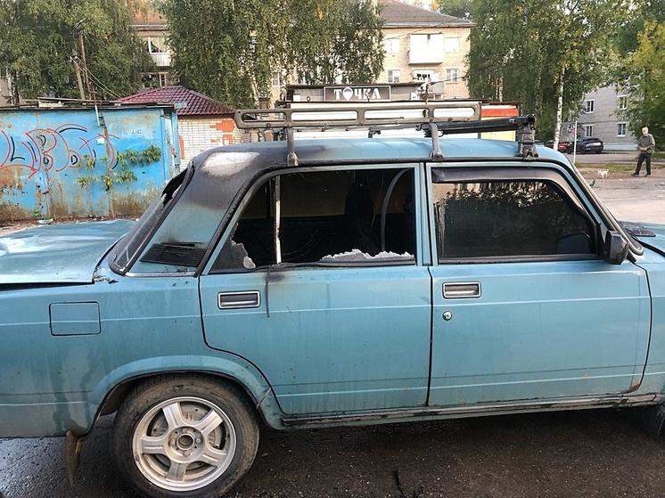 В Тверской области неизвестные вскрыли и подожгли автомобиль