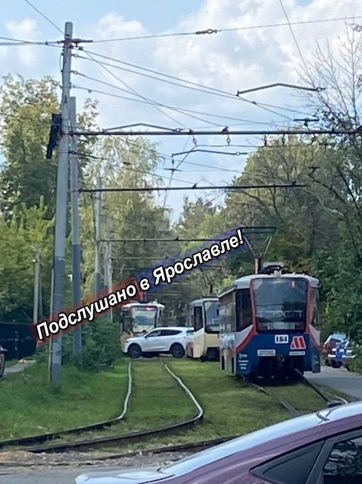 В Ярославле трамваи стоят из-за упрямой автоледи
