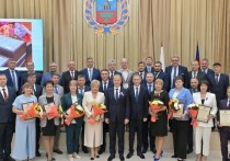Торжественная церемония прошла 22 августа в здании правительства Алтайского края. Награду вручил губернатор Алтайского края Виктор Томенко. 