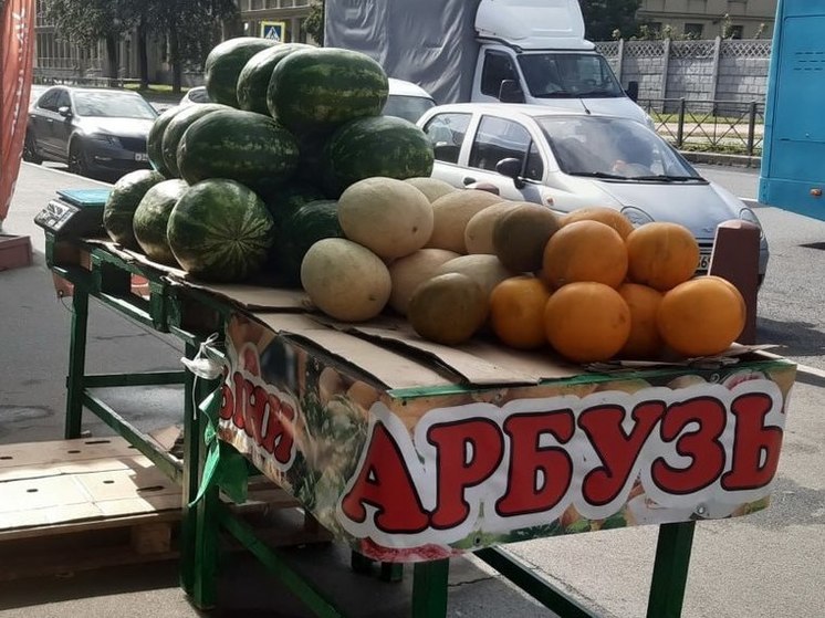 Нутрициолог Ильичева рассказала, что союз арбуза и хлеба провоцирует газы