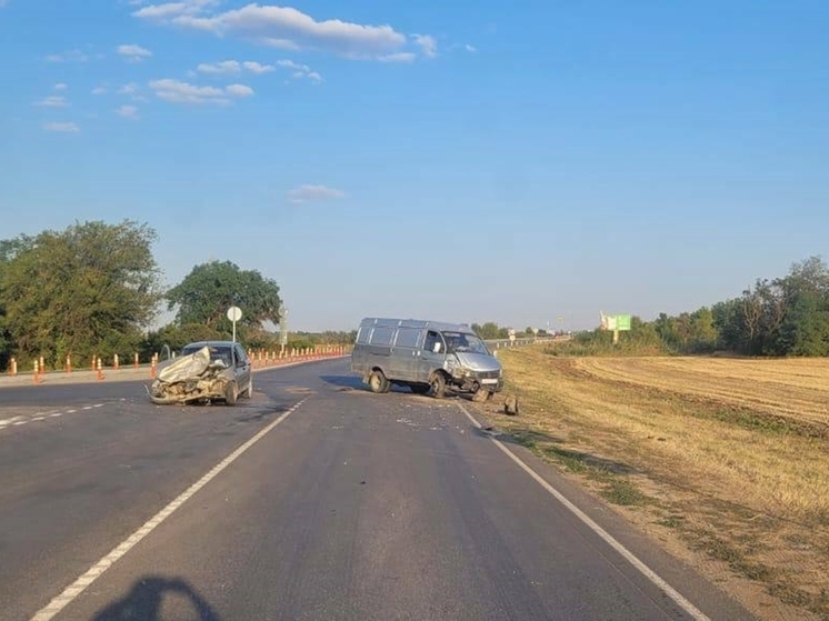 Два человека пострадали в ДТП с «Газелью» под Волгодонском