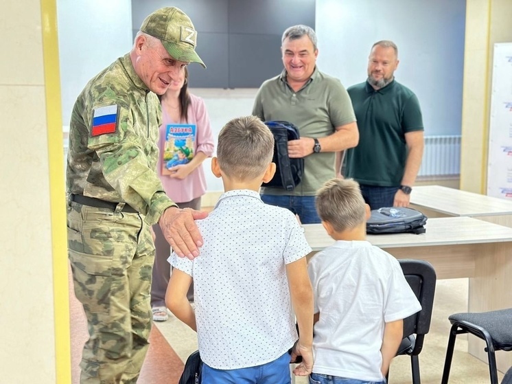 Первоклассников из Запорожской области собрали в школу при участии депутата ЗСК Бориса Юнанова