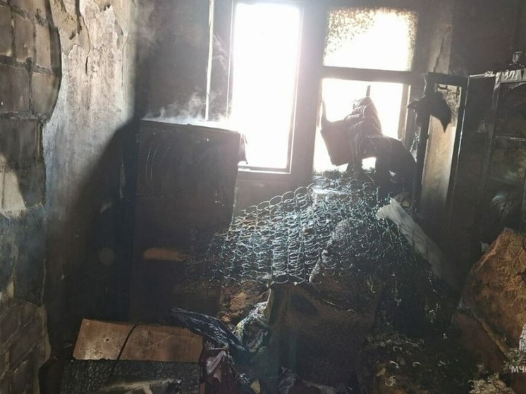 В горевшей казанской пятиэтажке двое пострадали