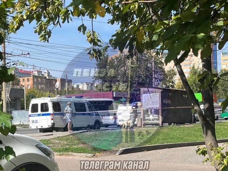 В Пензе к остановке «Улица Чкалова» прибыли кинологи с собаками