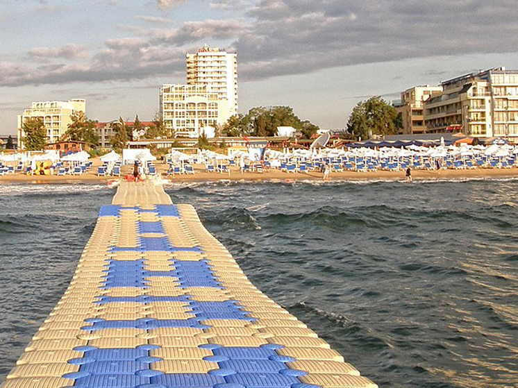 «Пеняют, что беженцы приехали на дорогих машинах»