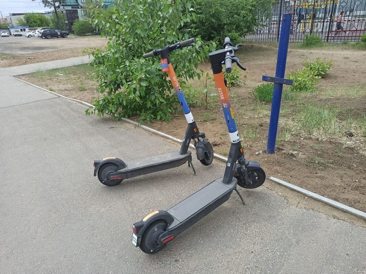 В Улан-Удэ задержаны хулиганы, ломавшие самокаты