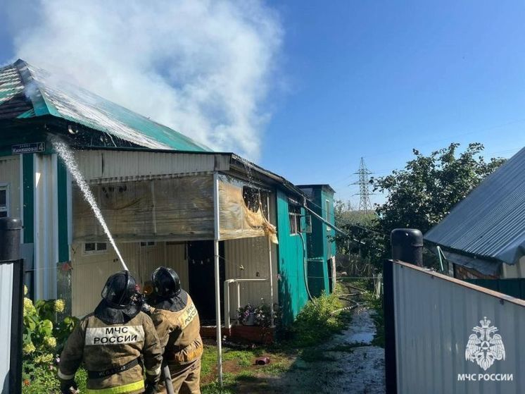 В Башкирии пожарные спасли инвалида из горящего дома