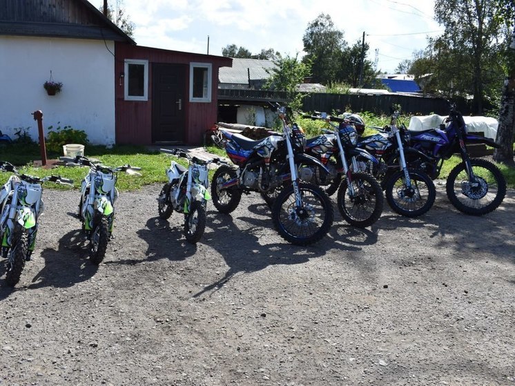 В Смирных для юных кроссменов купили 7 мотоциклов