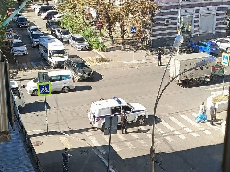 Полиция и Росгвардия перекрыли улицу Анохина в Чите