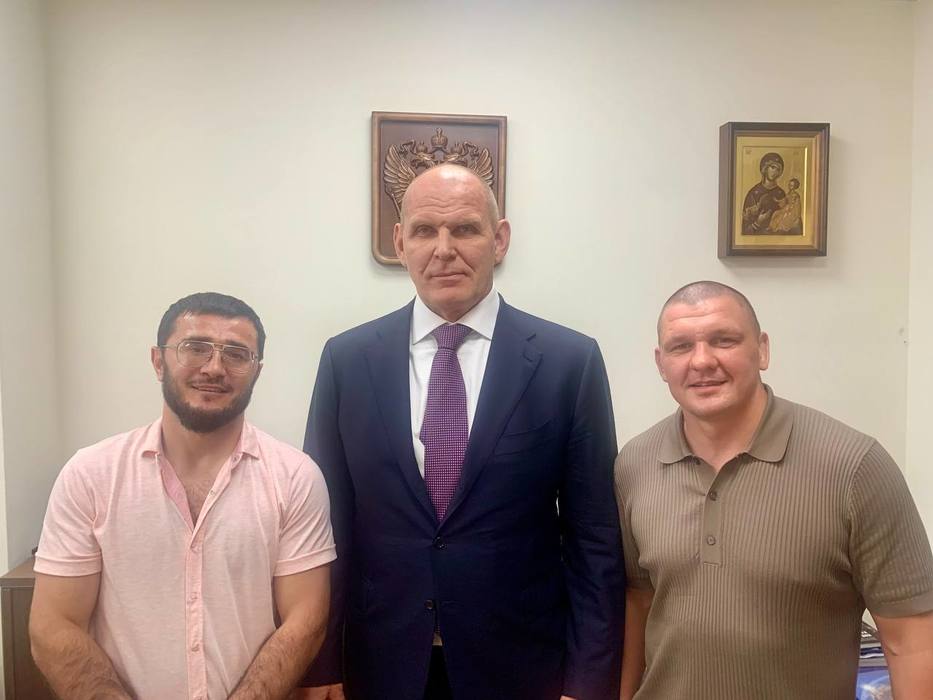 Прославленный ямальский борец Никита Ребро отмечает день рождения: личные фото