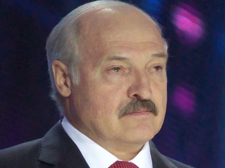 Лукашенко заявил, что не позволит белорусской армии воевать за пределами страны