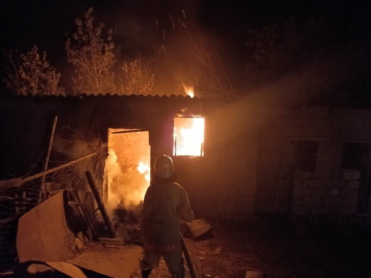 В поселке Калмыкии потушили пожар