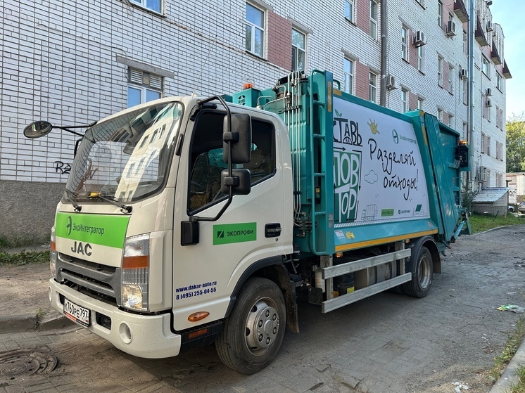 На маршруты «ЭкоИнтегратора» вышли два новых мусоровоза