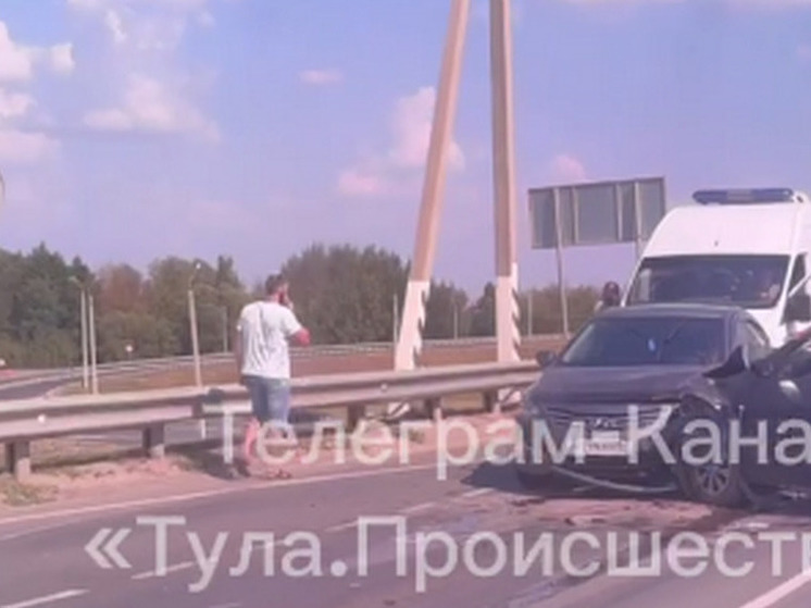 На трассе под Тулой разбились две легковушки