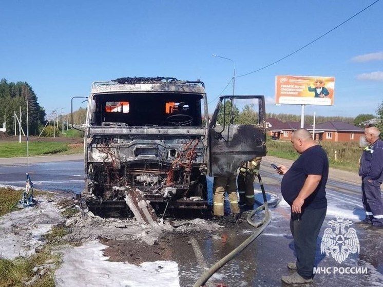 В Башкортостане пожарные потушили загоревшийся бензовоз