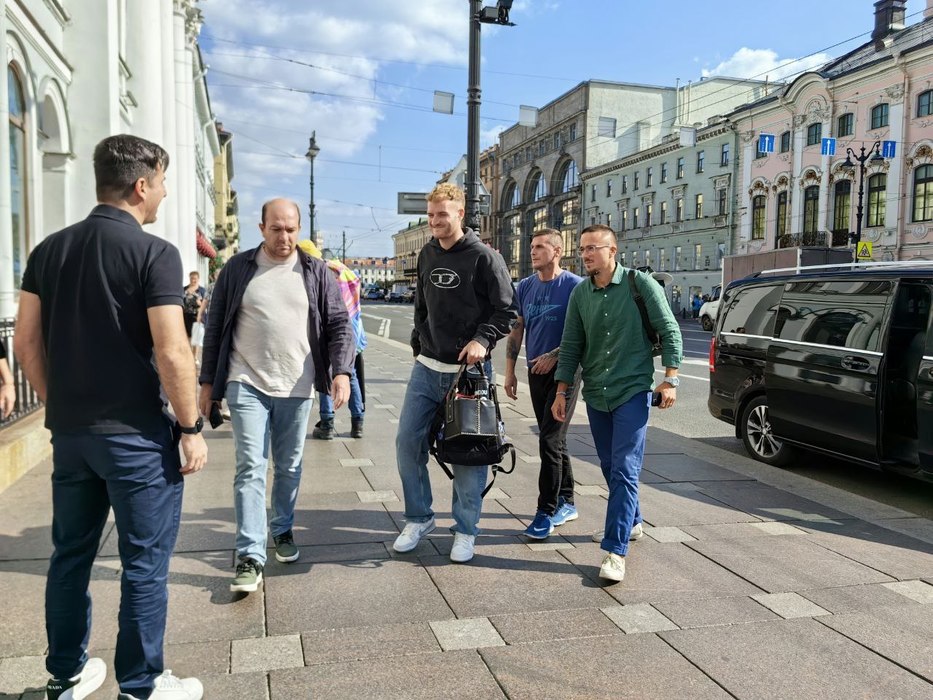 Аргентинец в Петербурге: новичок Гонду пришел на презентацию в магазин «Зенита» с подругой 