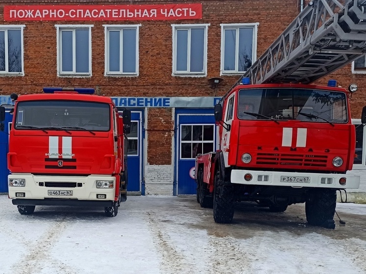 В Ярцеве на Автозаводской в многоэтажке подожгли мусор