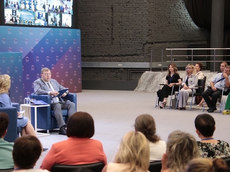 Инициативы в интересах семей представили главе донского парламента Александру Ищенко донские «первички» «Единой России»