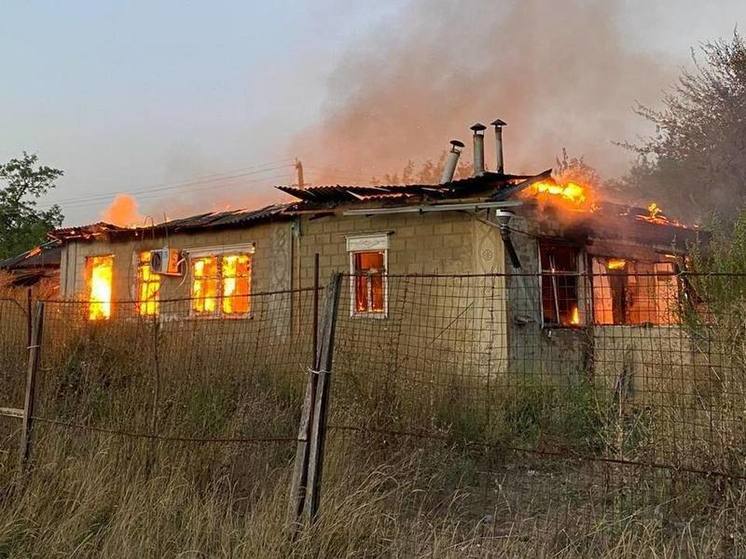 На Ставрополье многодетная семья лишилась дома из-за пожара