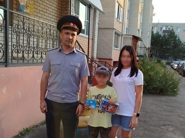 В Орловской области сотрудники колонии посетили ребёнка мобилизованного пенсионера УИС