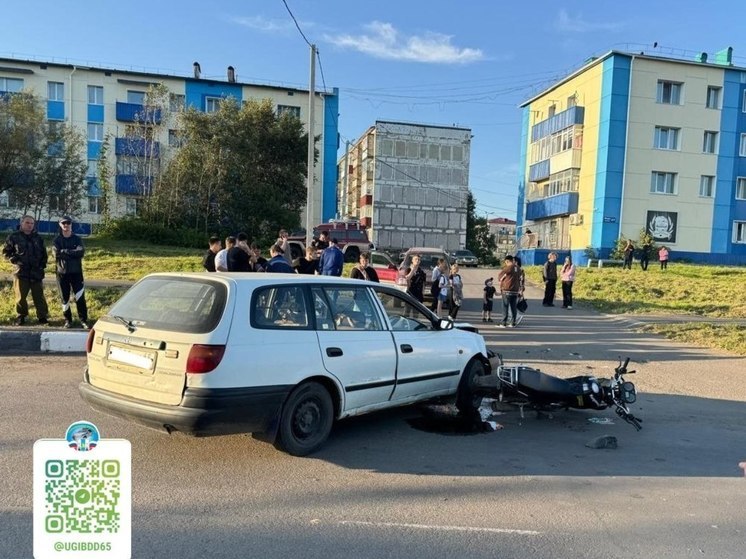 Два сахалинских подростка на мотоцикле попали под колеса иномарки