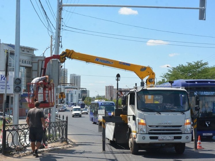 В Астрахани стартовала установка «умных» светофоров