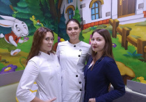 В Топчихинской ЦРБ теперь трудятся четыре молодых специалиста, они пришли в медучреждение, получив дипломы Алтайского государственного медицинского университета. Это врачи-терапевты участковые Виктория Горбунова, Диана Педаева, Вадим Батькаев и врач-педиатр участковый Яна Девивье, сообщает пресс-служба Минздрава Алтайского края.