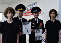 В Алтайском крае состоялись мероприятия, посвященные Дню офицера России — 21 августа. В Барнауле, на базе штаба общественной поддержки Алтайского края прошел урок мужества «За Россию и свободу до конца» в формате встречи ветеранов и действующих военнослужащих с молодежью.