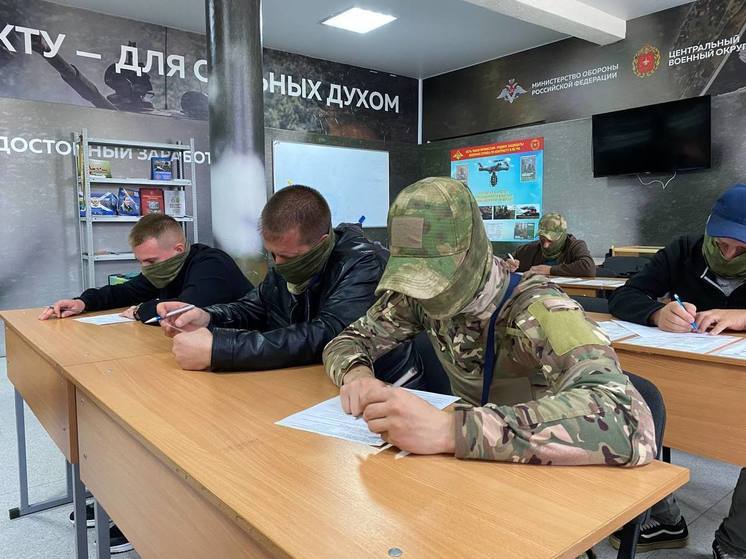 В Тюменской области растет количество желающих пойти на военную службу по контракту